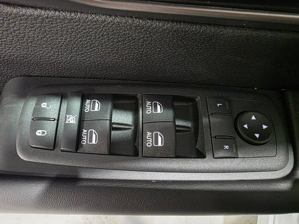 New 2026 Chrysler Pacifica Select FWD image 19