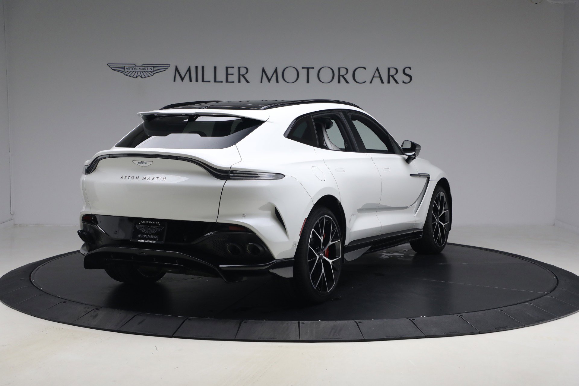 Used 2025 Aston Martin DBX 707 image 7