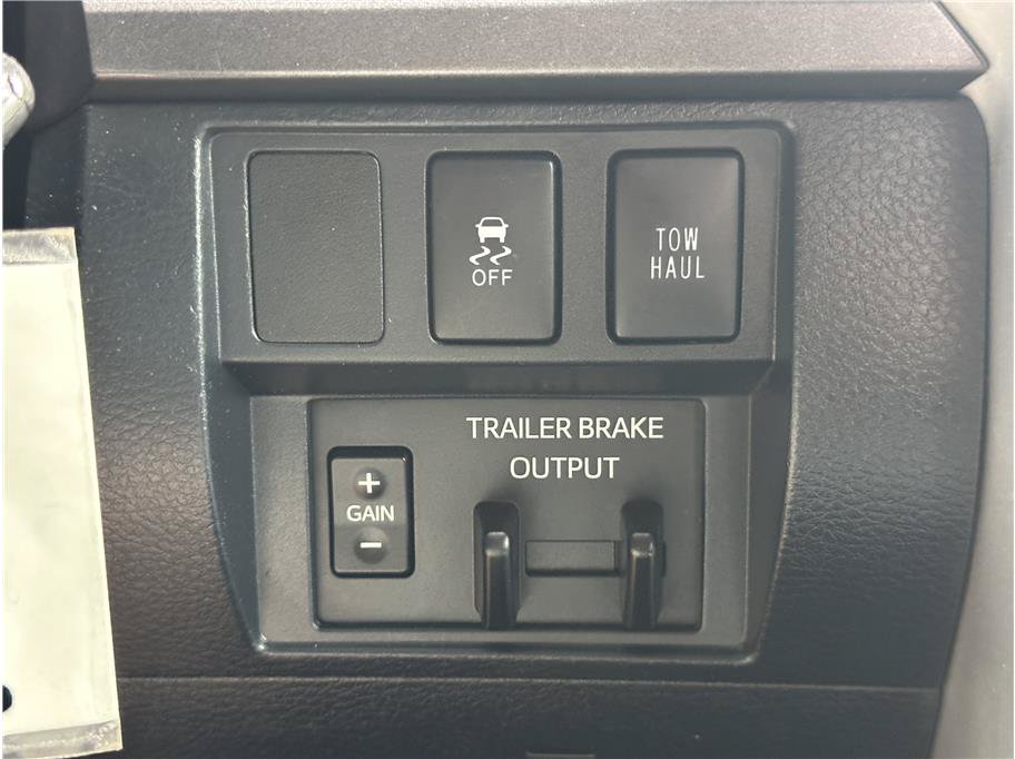 Used 2018 Toyota Tundra SR5 w/ SR5 Upgrade Package AWD/4WD image 28