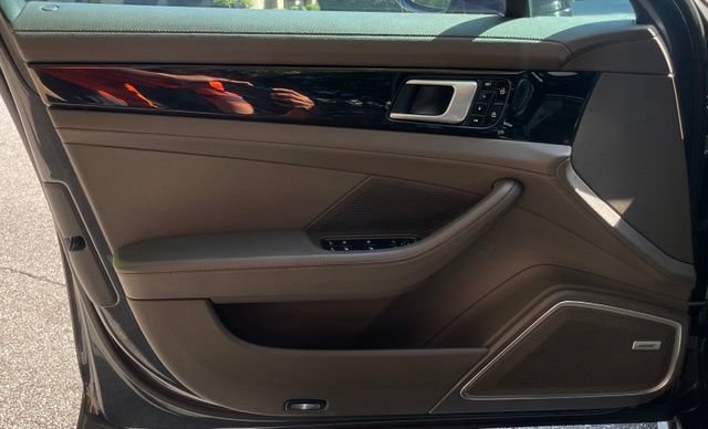 Used 2021 Porsche Panamera image 13