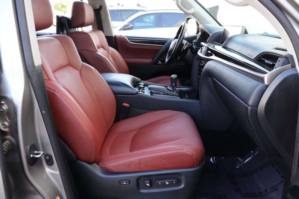 Used 2019 Lexus LX 570 4WD w/ Luxury Package image 35