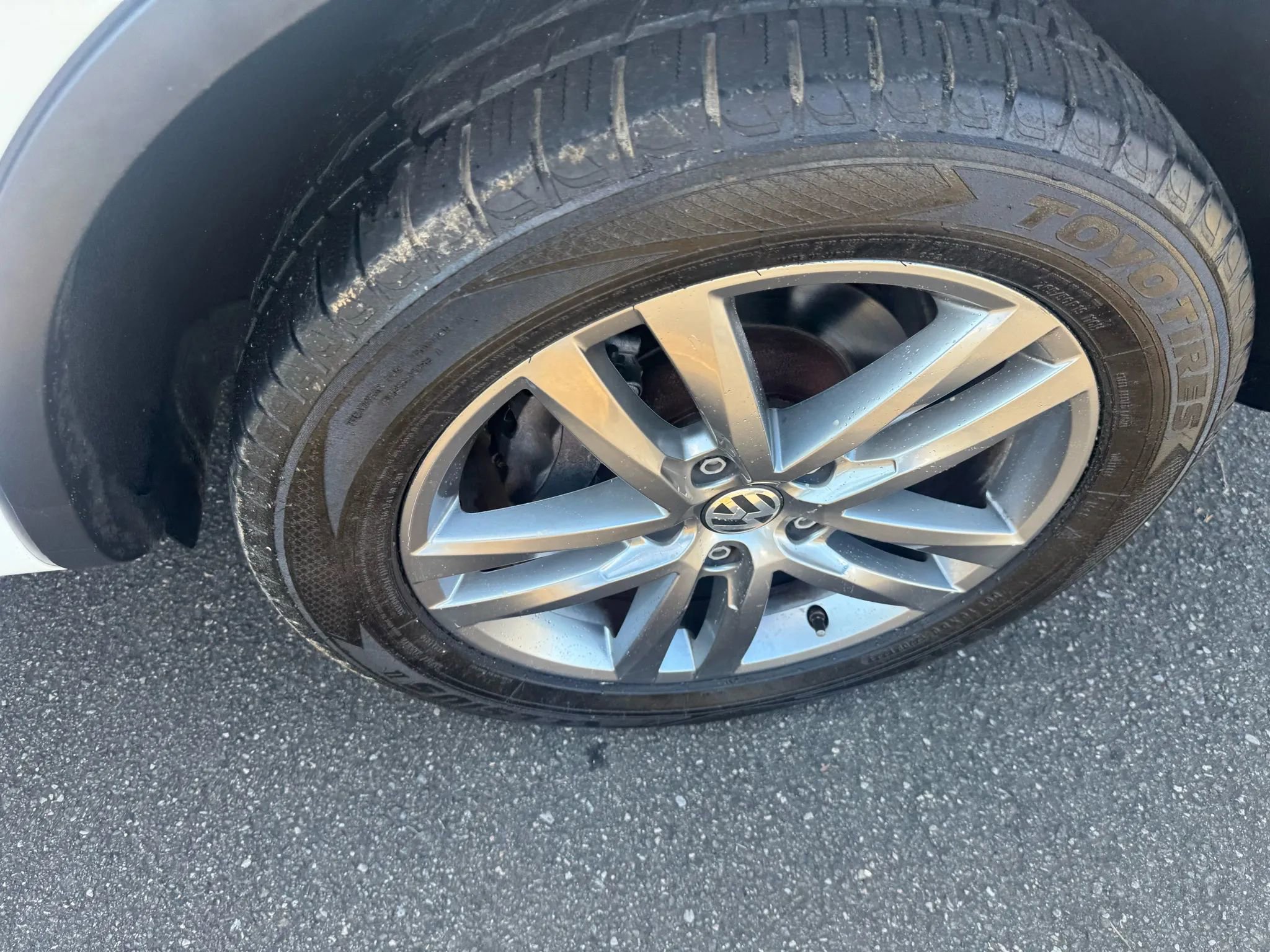 Used 2015 Volkswagen Touareg VR6 image 11