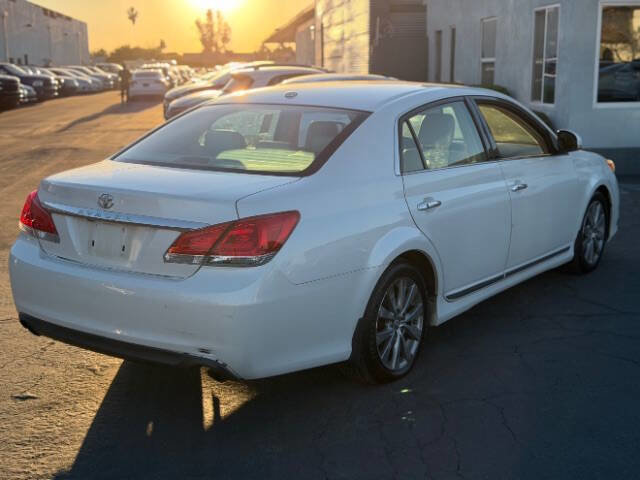 Used 2012 Toyota Avalon Limited image 3