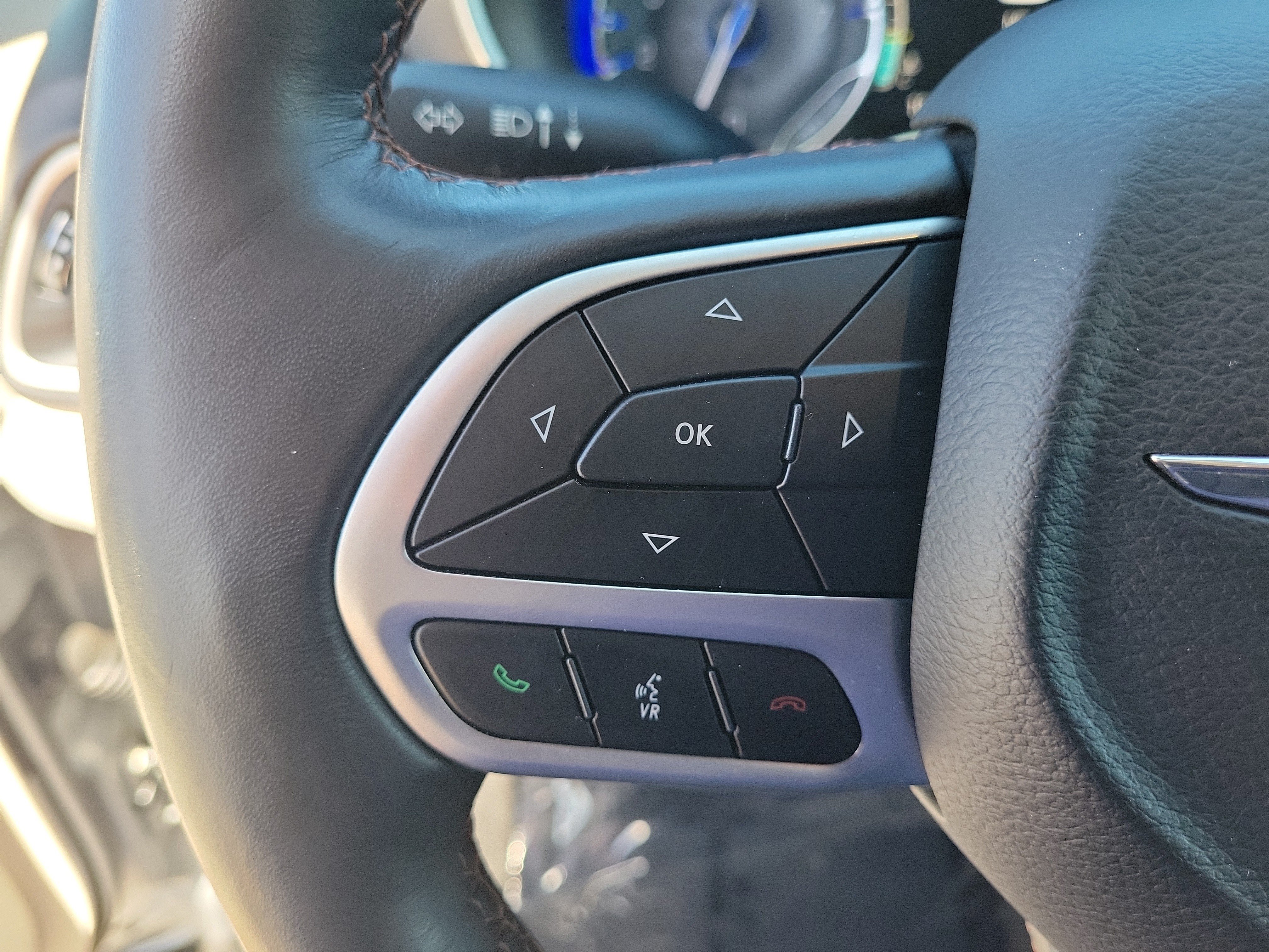 Used 2020 Chrysler Pacifica Touring-L Plus w/ Advanced Safetytec Group FWD image 21