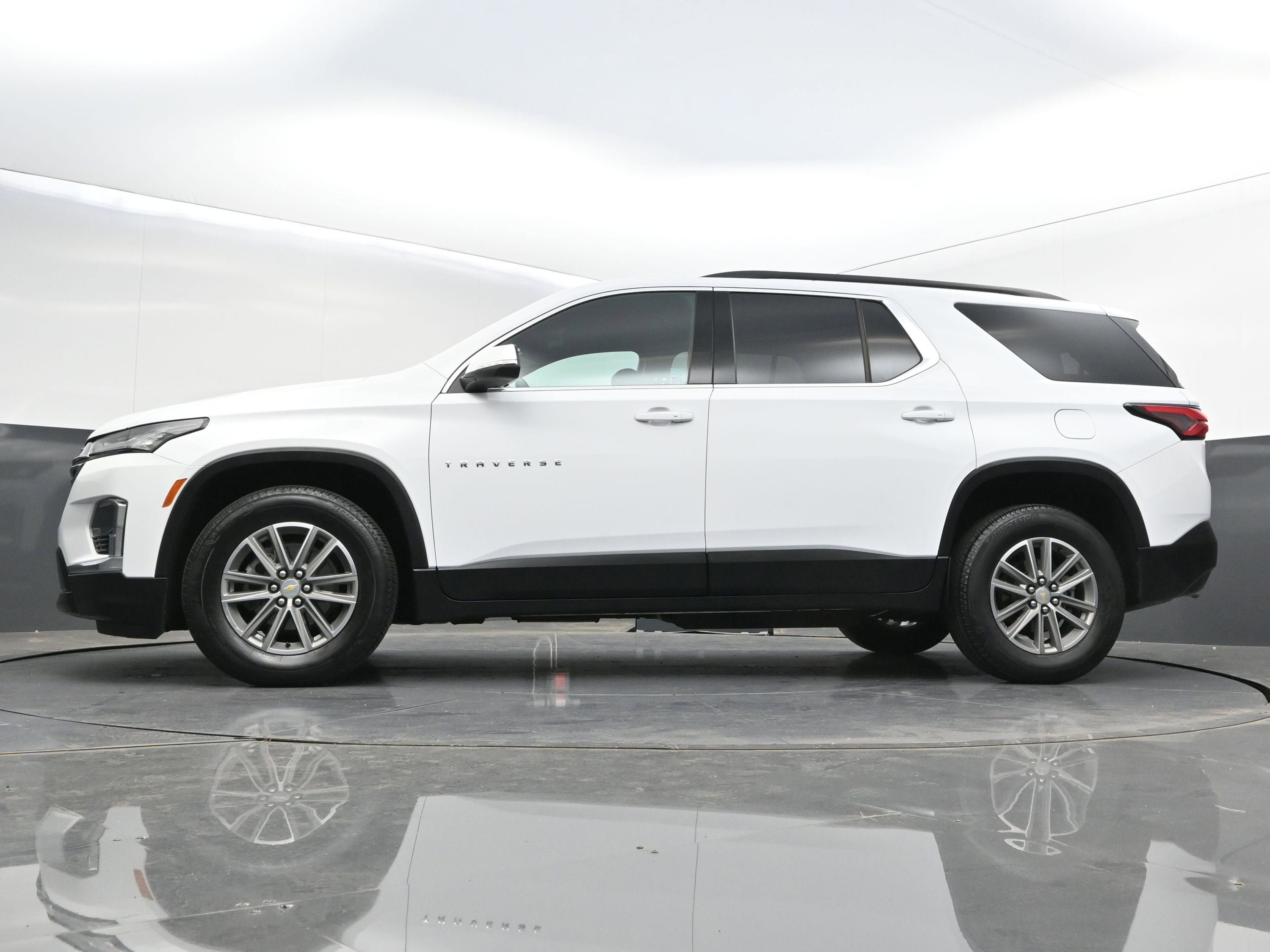 Used 2023 Chevrolet Traverse LT AWD/4WD image 40