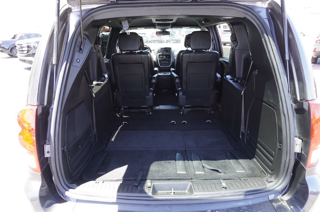 Used 2019 Dodge Grand Caravan GT w/ Safety Sphere Group FWD image 8
