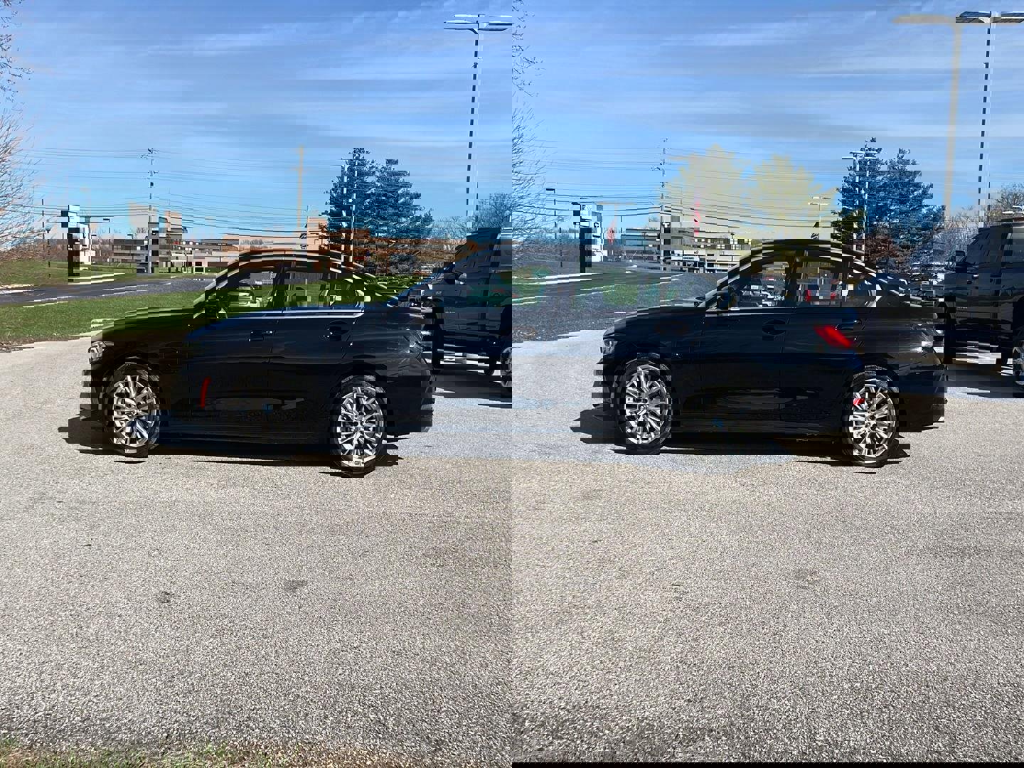 Used 2024 BMW 330e 330e image 2