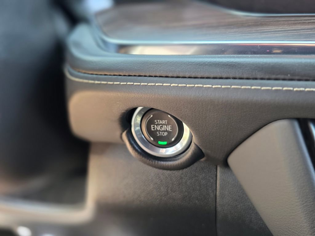 Used 2025 Chevrolet Suburban Premier image 33