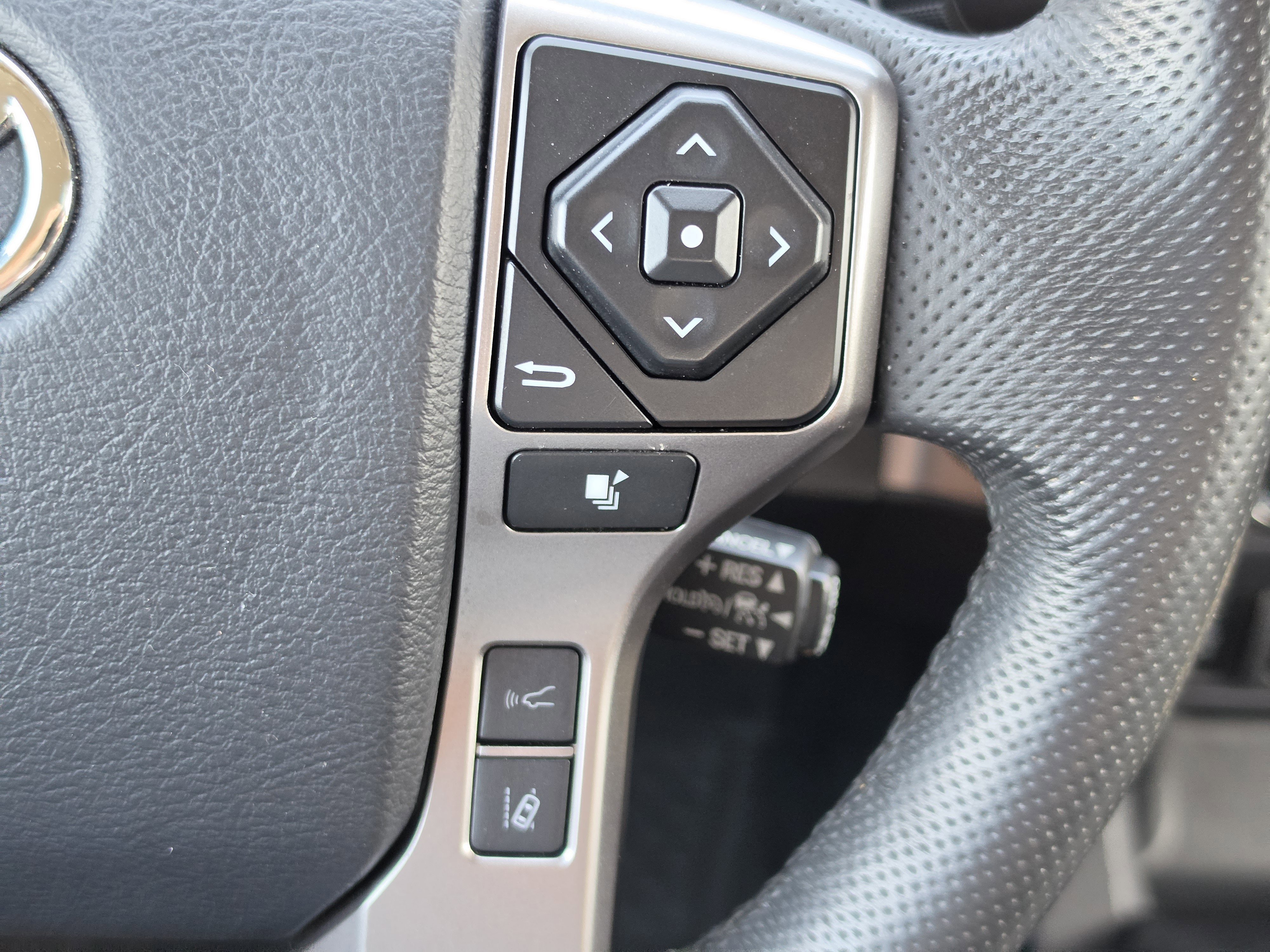 Certified 2023 Toyota Tacoma SR5 w/ Technology Package AWD/4WD image 17