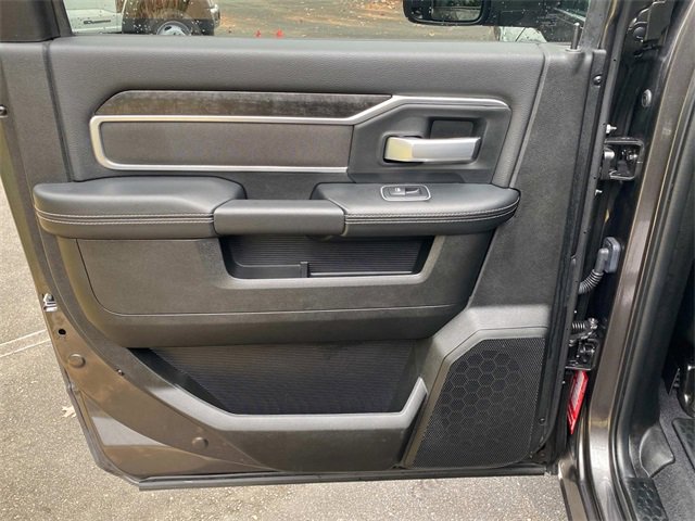 Used 2024 RAM 2500 Big Horn w/ Sport Appearance Package image 10