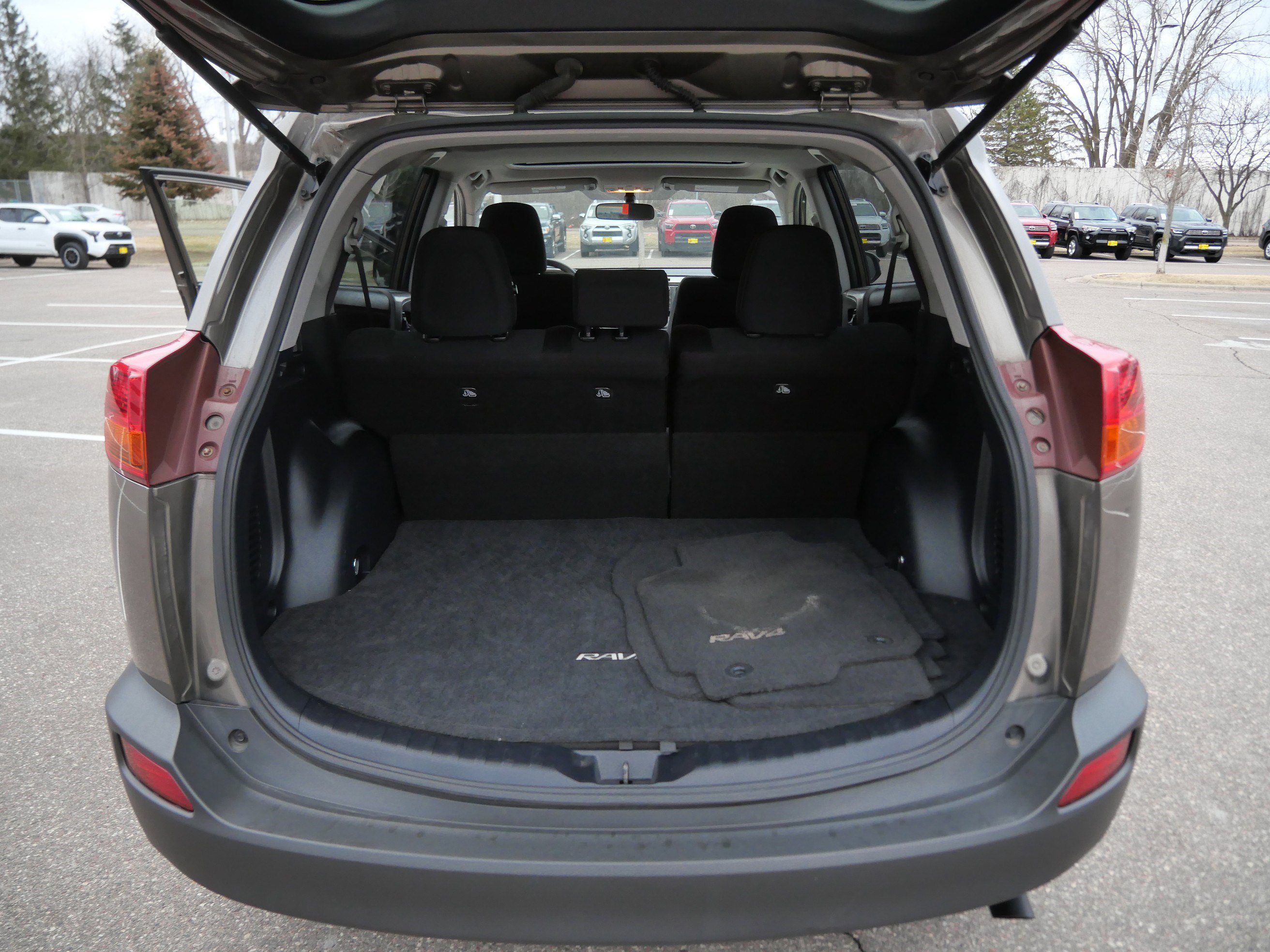 Used 2015 Toyota RAV4 XLE image 18