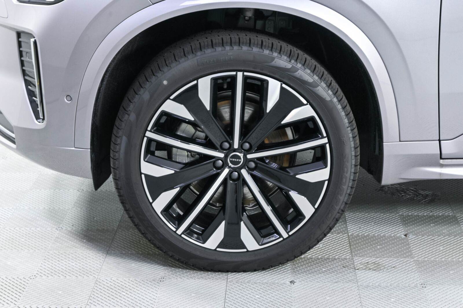 New 2026 Volvo XC90 B6 Plus w/ Protection Package Premier AWD/4WD image 40