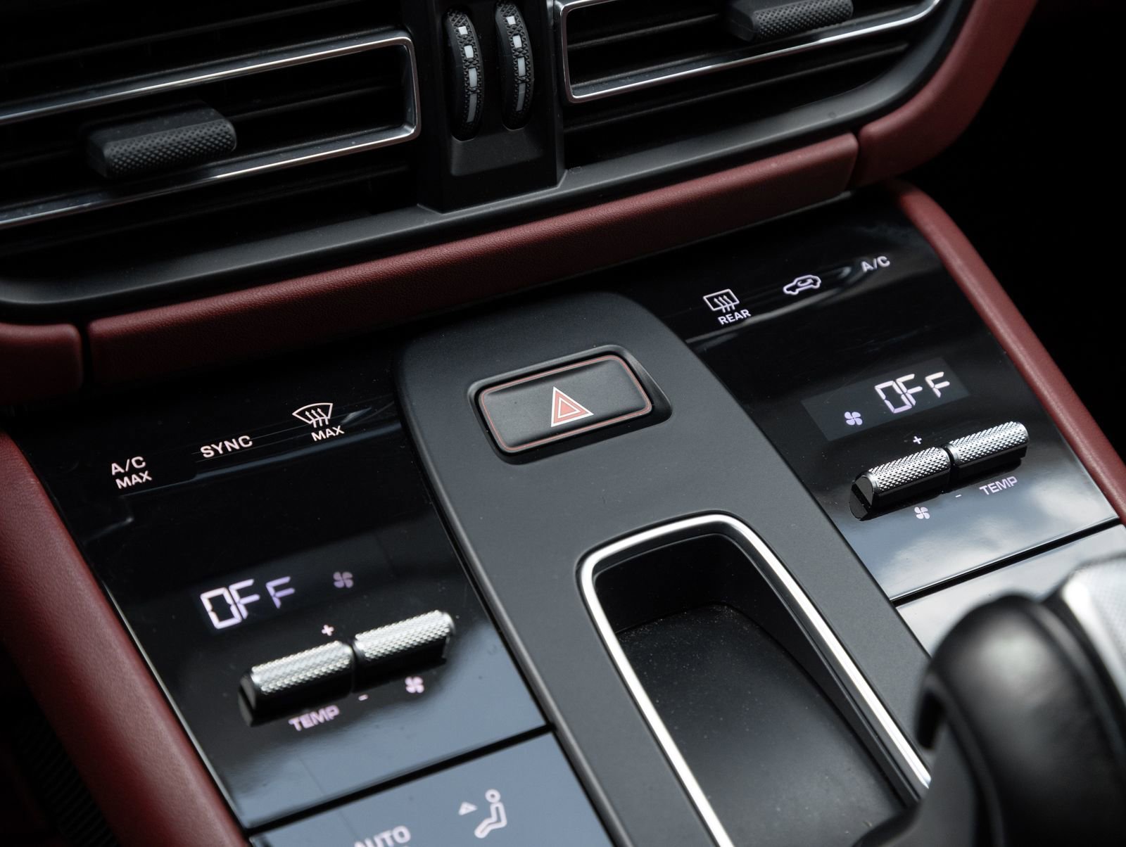 Certified 2023 Porsche Macan S AWD/4WD image 24