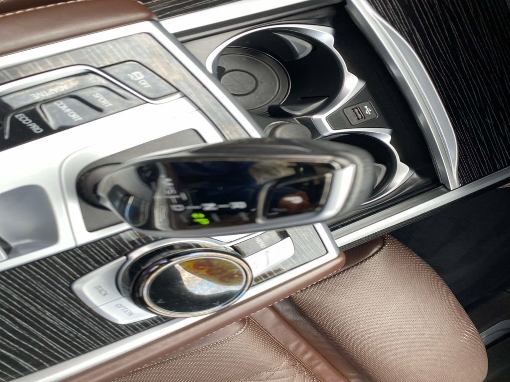 Used 2022 BMW 750i xDrive w/ Executive Package image 27