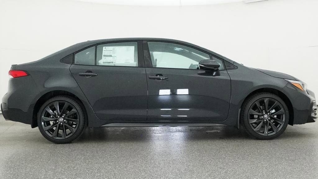 Used 2026 Toyota Corolla SE image 9