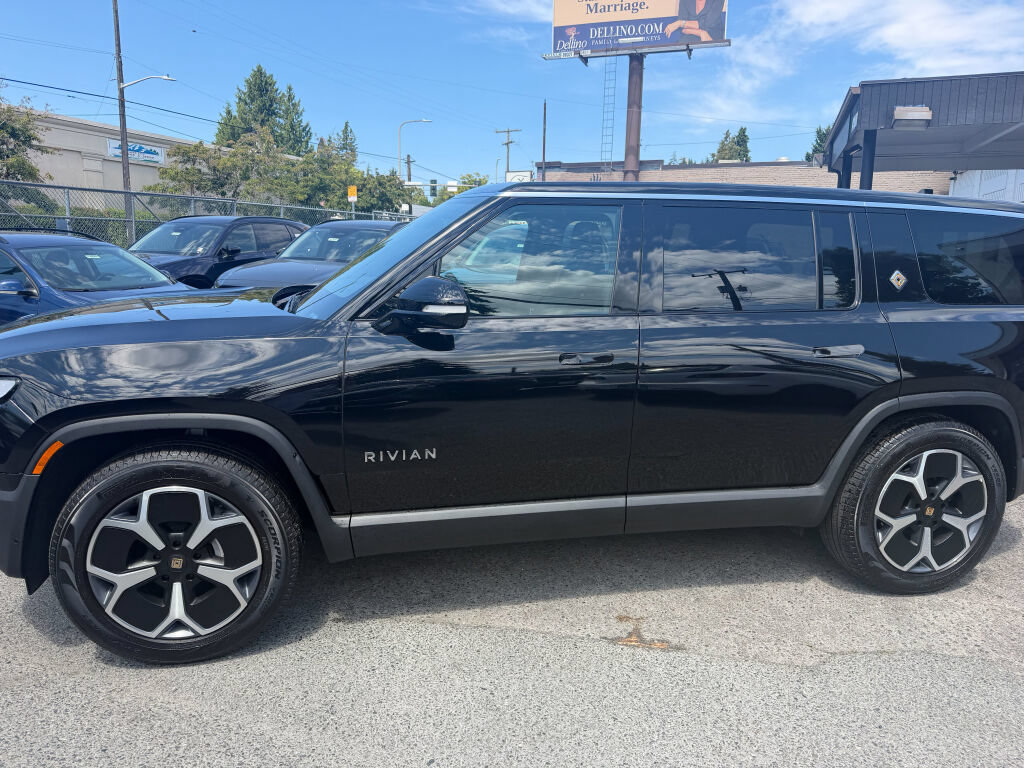Used 2024 Rivian R1S Adventure AWD/4WD image 2