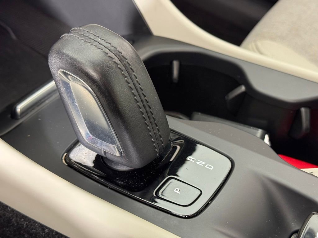 Used 2020 Volvo XC40 T5 Momentum w/ Premium Package AWD/4WD image 19