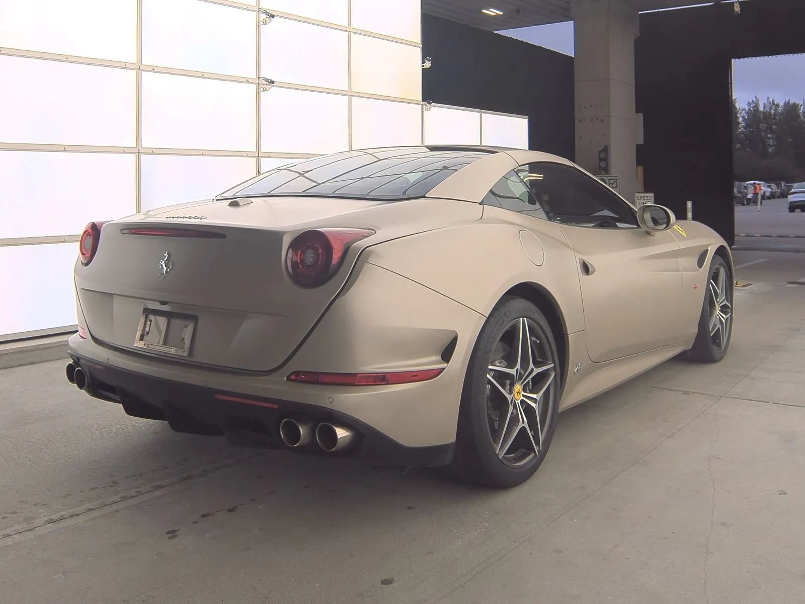 Used 2018 Ferrari California T RWD image 5