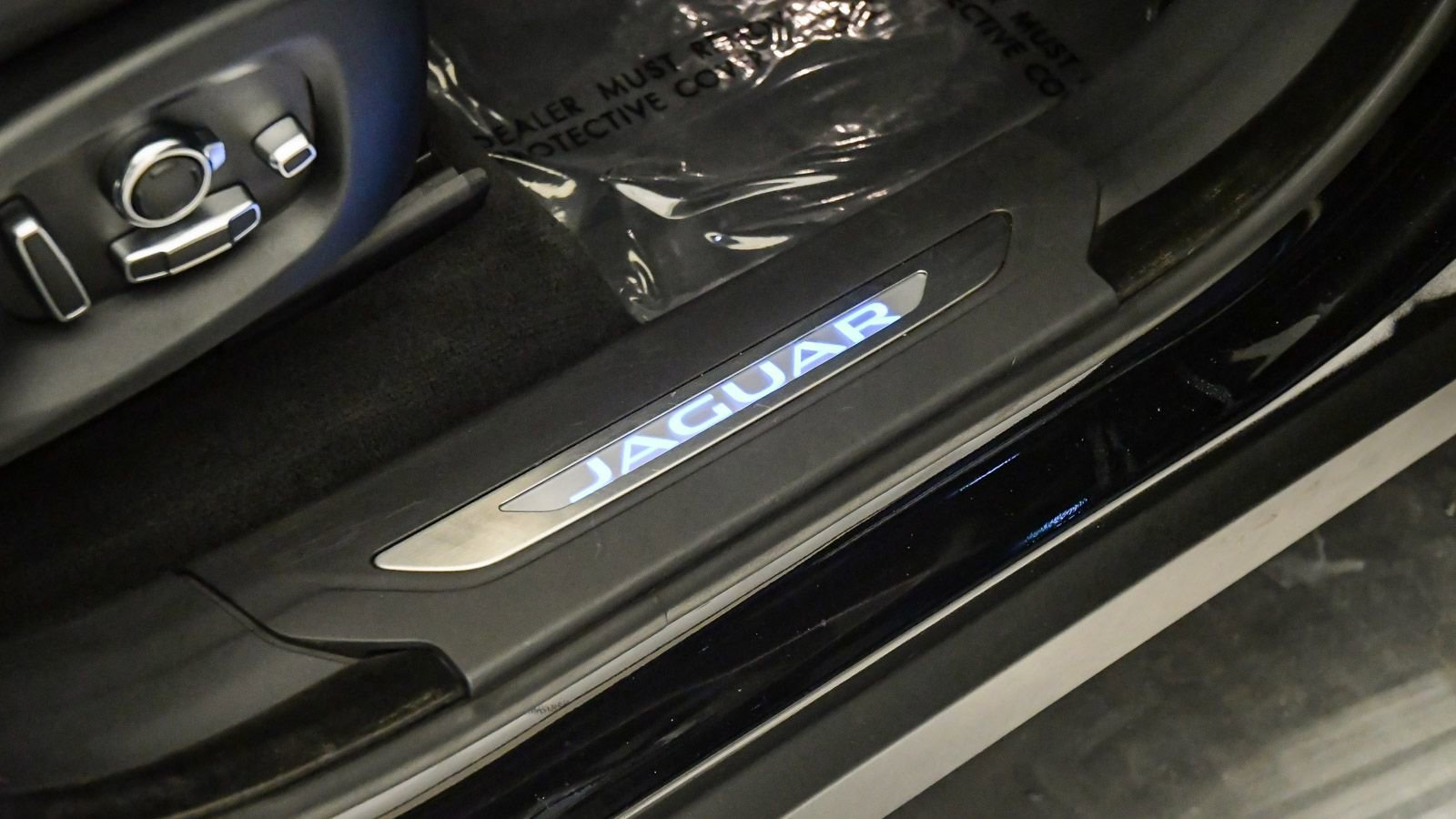 Used 2019 Jaguar F-PACE S image 18