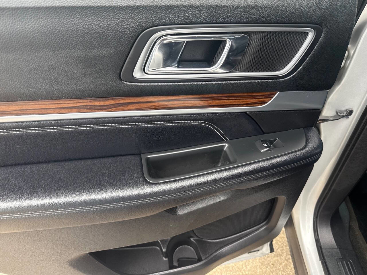 Used 2017 Ford Explorer Limited FWD image 36