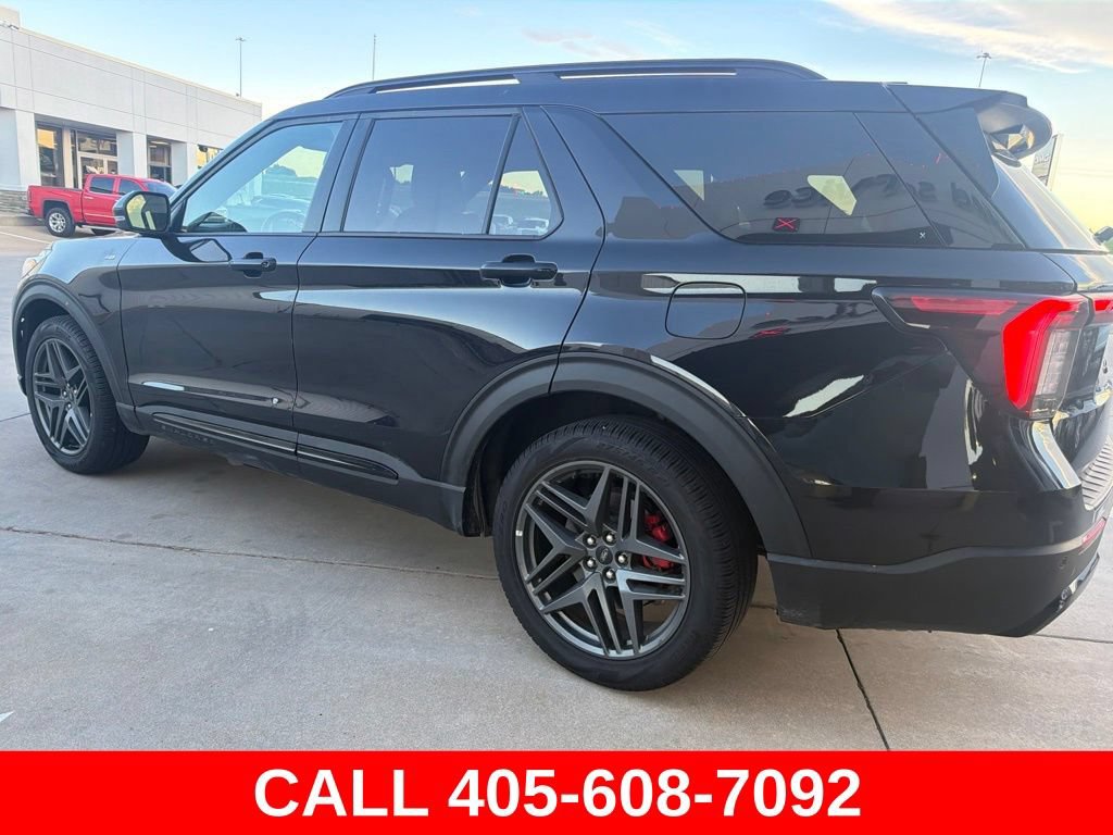 Used 2025 Ford Explorer ST-Line w/ ST-Line Street Pack AWD/4WD image 5
