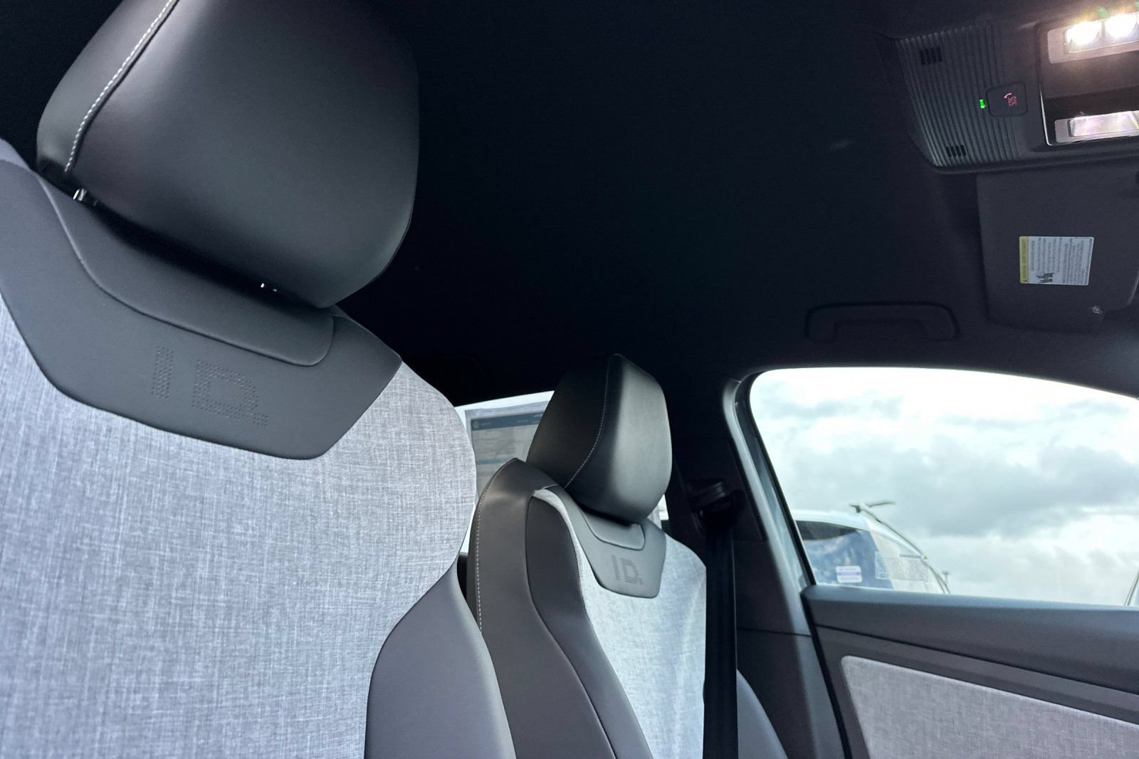 New 2026 Volkswagen ID.4 Pro AWD/4WD image 16