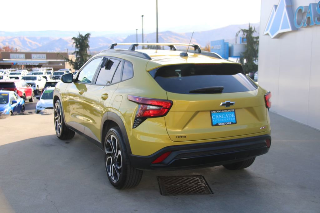 Used 2025 Chevrolet Trax RS image 7