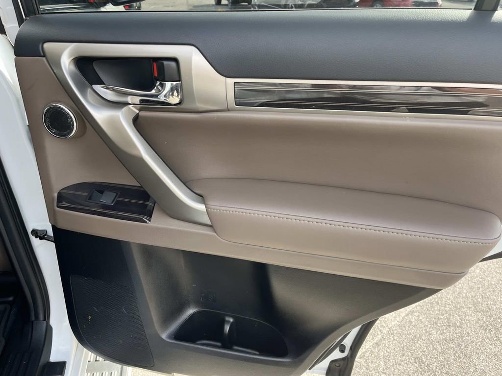 Used 2021 Lexus GX 460 Luxury w/ Sport Design Package image 23