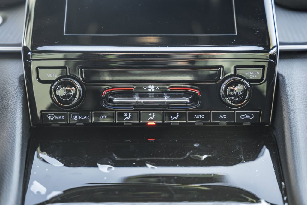 New 2025 Jeep Grand Cherokee Laredo X w/ MOPAR Finishing Package image 21