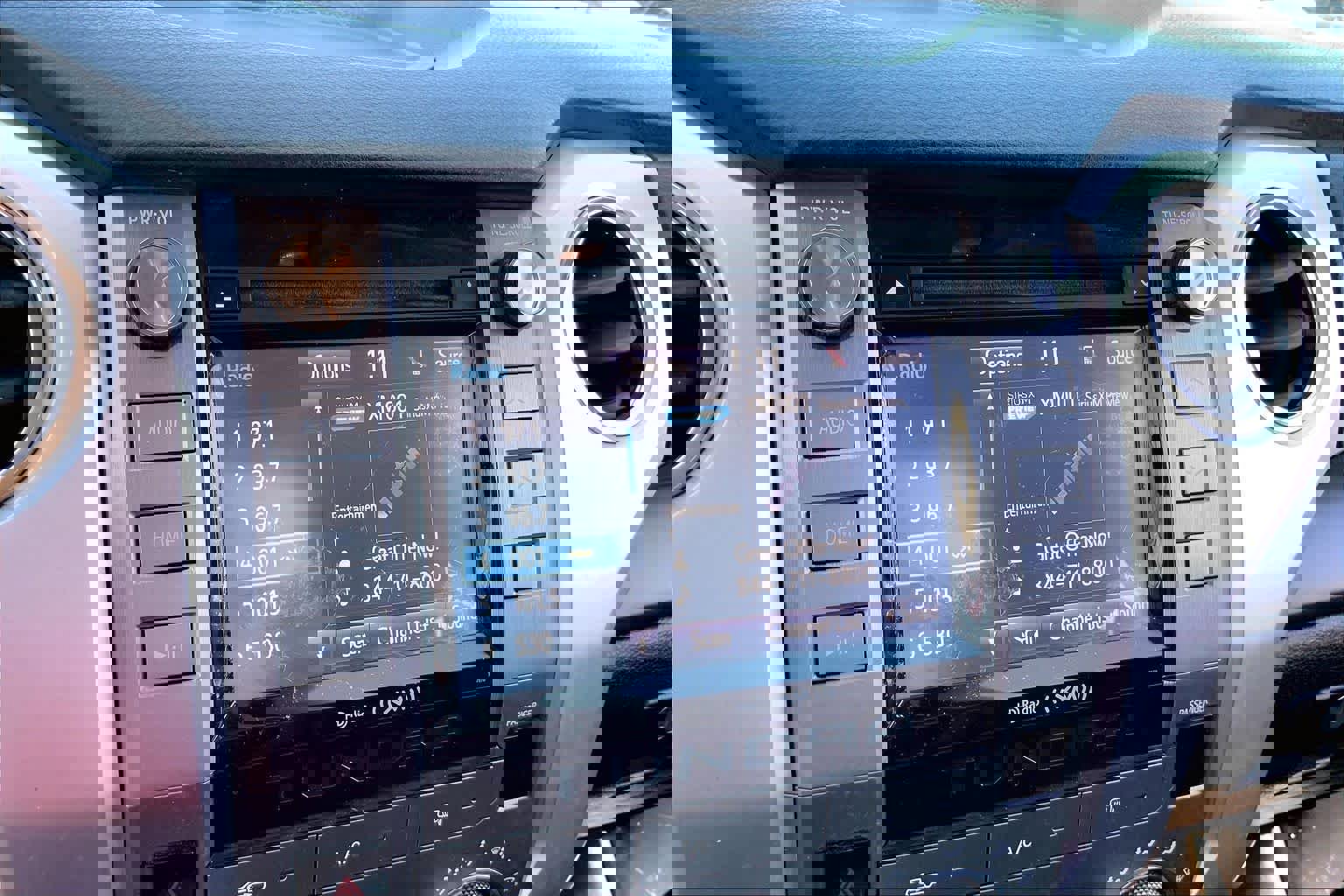 Used 2015 Toyota Tundra SR5 w/ SR5 Upgrade Package image 30