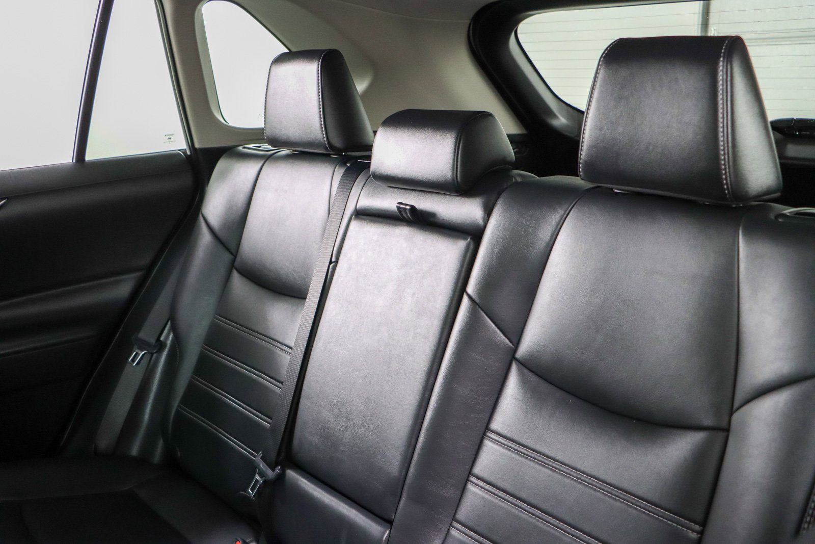 Used 2021 Toyota RAV4 XLE Premium image 25