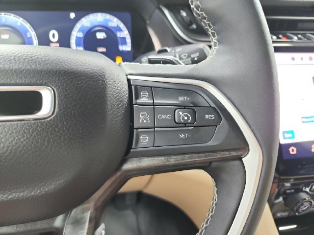 Used 2024 Jeep Grand Cherokee Limited AWD/4WD image 25