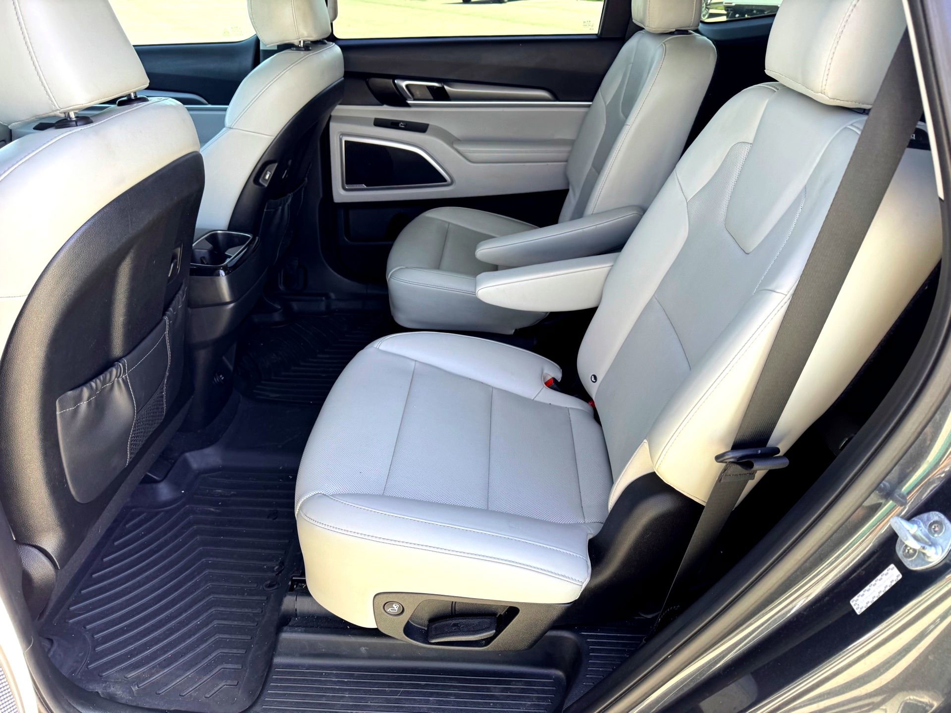 Used 2021 Kia Telluride S FWD image 19
