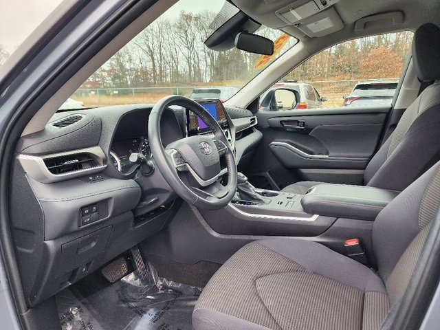 Used 2023 Toyota Highlander LE image 20