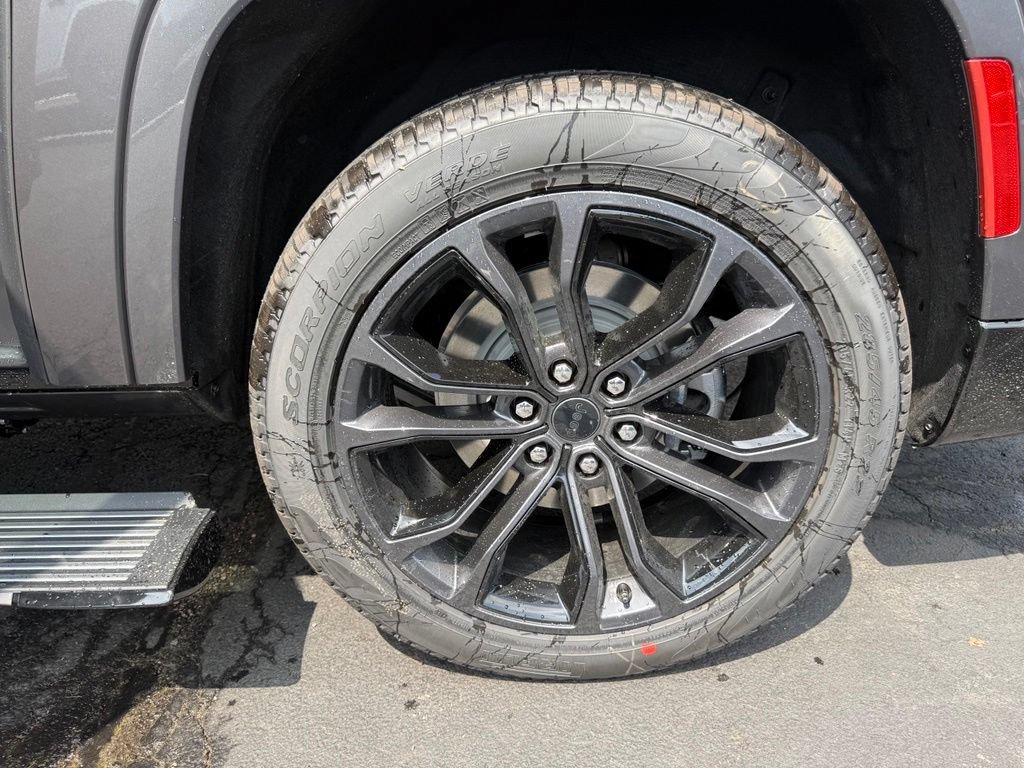 New 2026 Jeep Grand Wagoneer L Summit AWD/4WD image 32