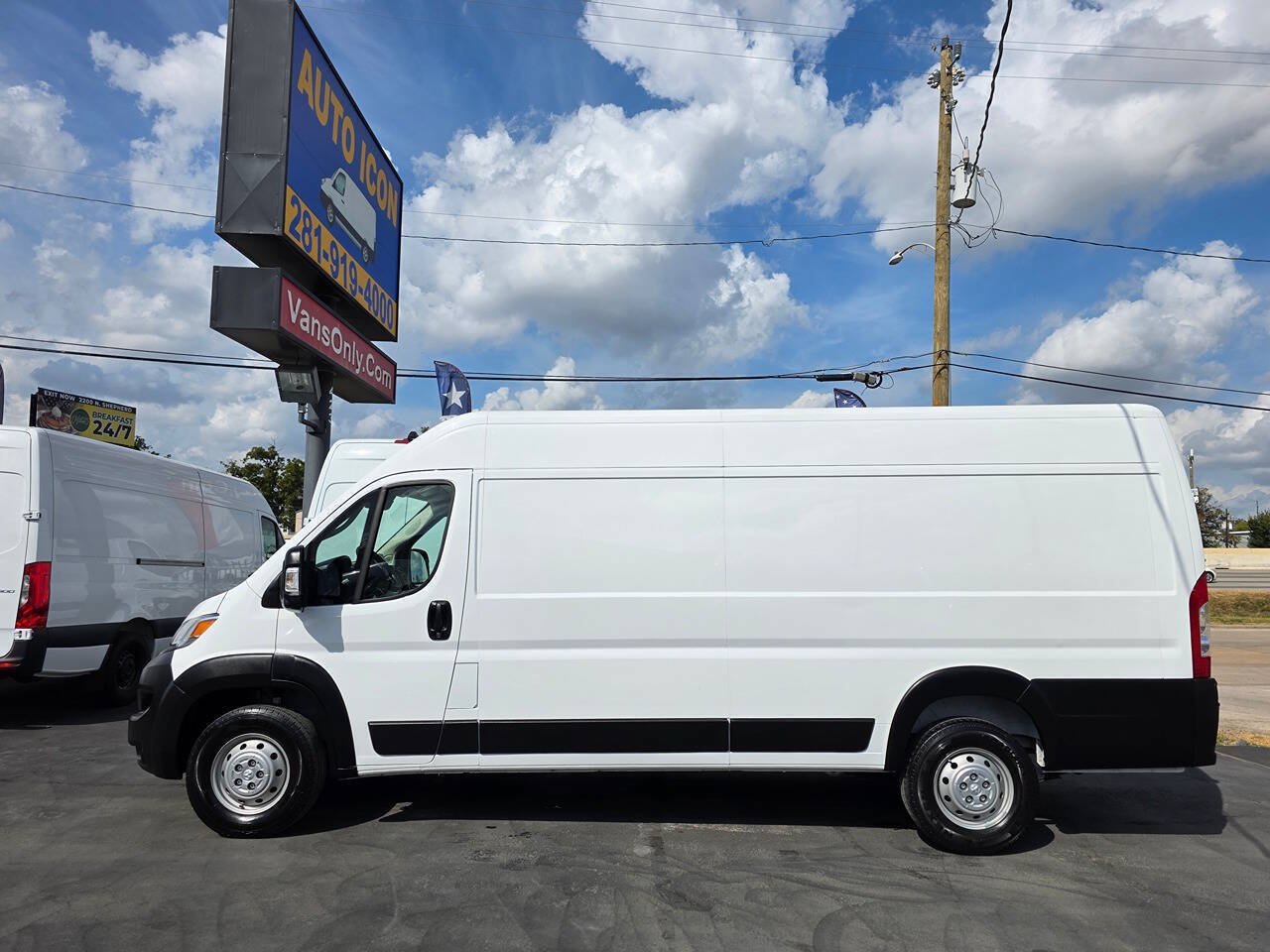 Used 2023 RAM ProMaster 3500 w/ Driver Convenience Group FWD image 4