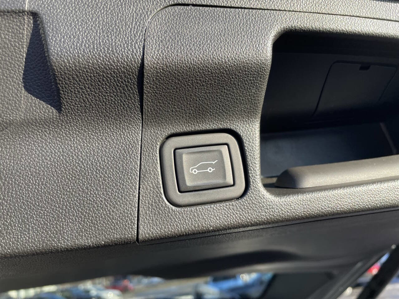 Used 2023 GMC Acadia SLT w/ Preferred Package image 8