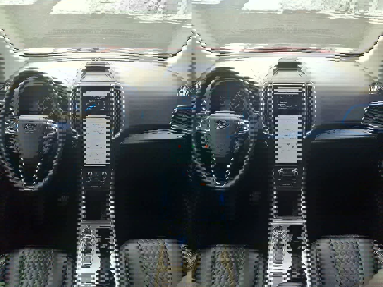 Certified 2024 Ford Edge Titanium image 10