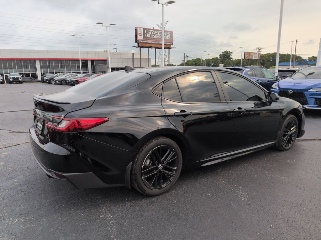 Used 2025 Toyota Camry SE FWD image 5