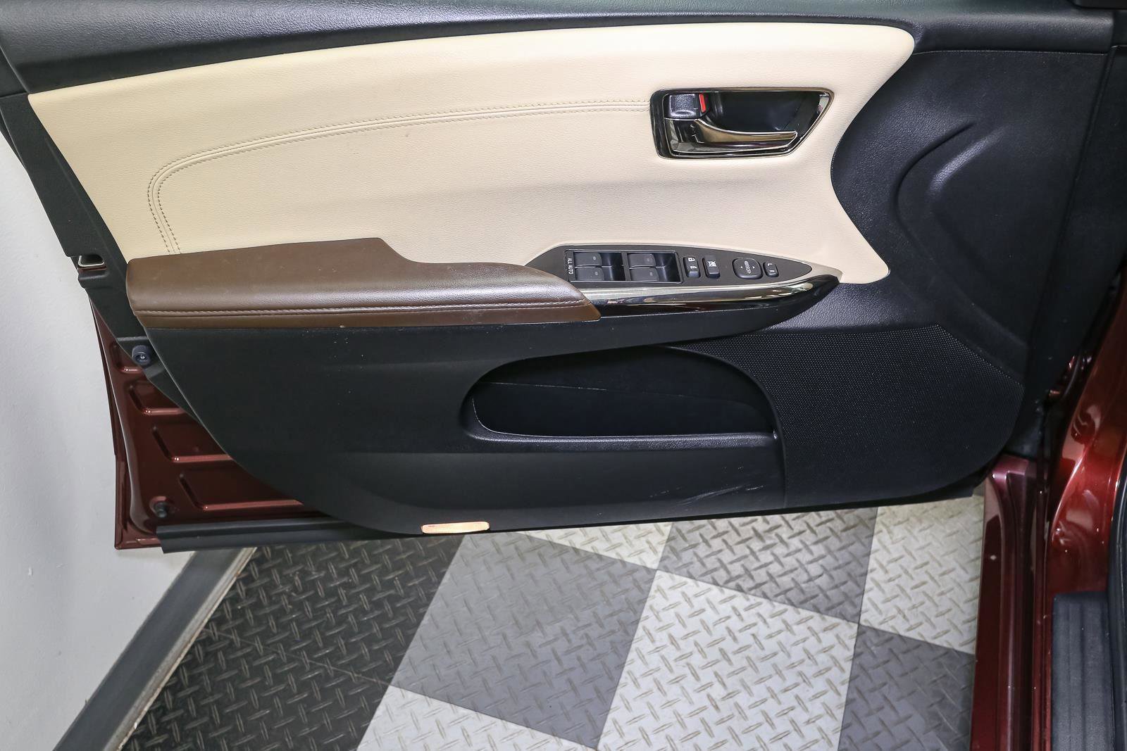 Used 2017 Toyota Avalon XLE w/ Carpet Mat Package image 43