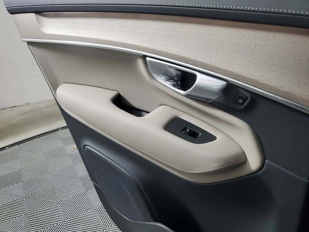 Certified 2026 Volvo XC90 B6 Plus w/ Protection Package Premier image 21