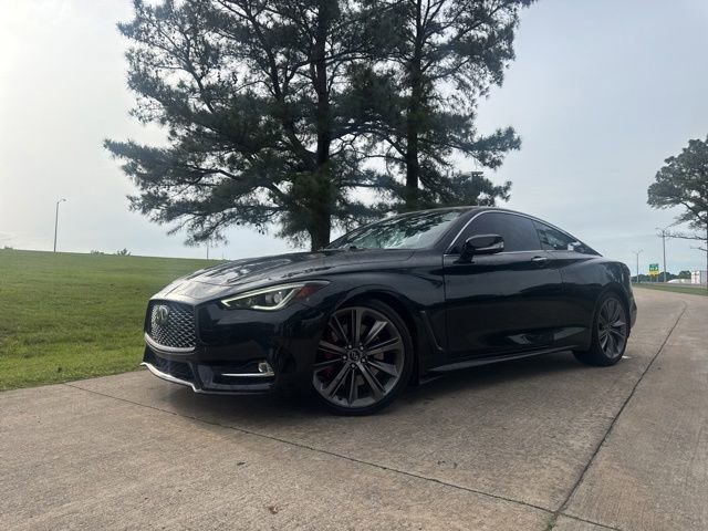 Used 2018 INFINITI Q60 Red Sport 400 w/ Pro Active Package RWD image 4