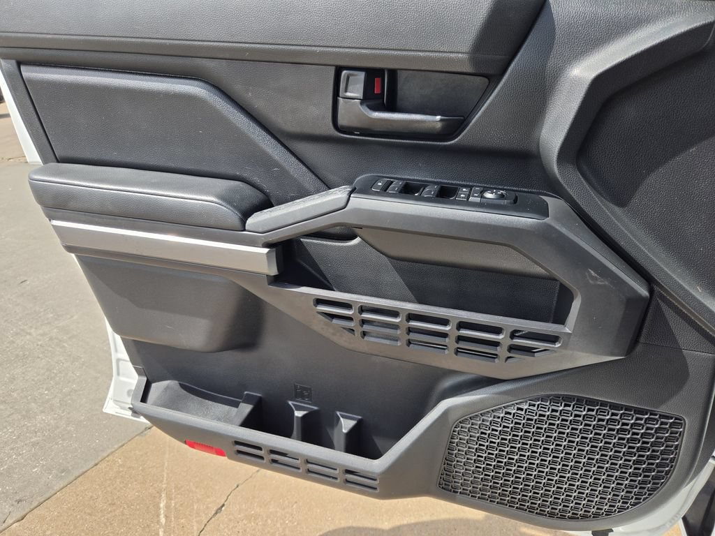 Used 2025 Toyota Tacoma SR5 AWD/4WD image 25