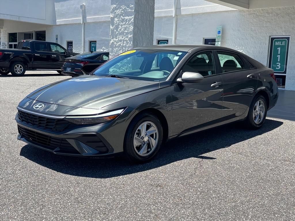 Used 2024 Hyundai Elantra SE FWD image 23