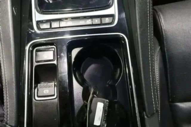 Used 2020 Jaguar F-PACE S image 24