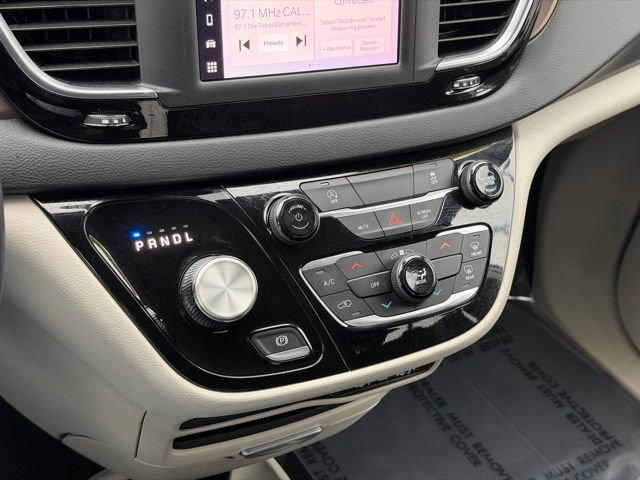 Certified 2023 Chrysler Voyager LX FWD image 23