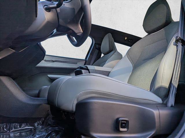 New 2025 Volvo EX30 Plus w/ Protection Package Premier image 4