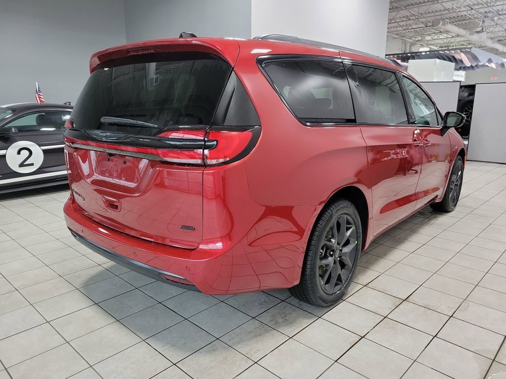 New 2026 Chrysler Pacifica Select w/ S Appearance Package AWD/4WD image 6