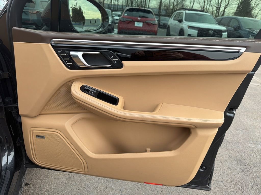 Used 2017 Porsche Macan S image 27