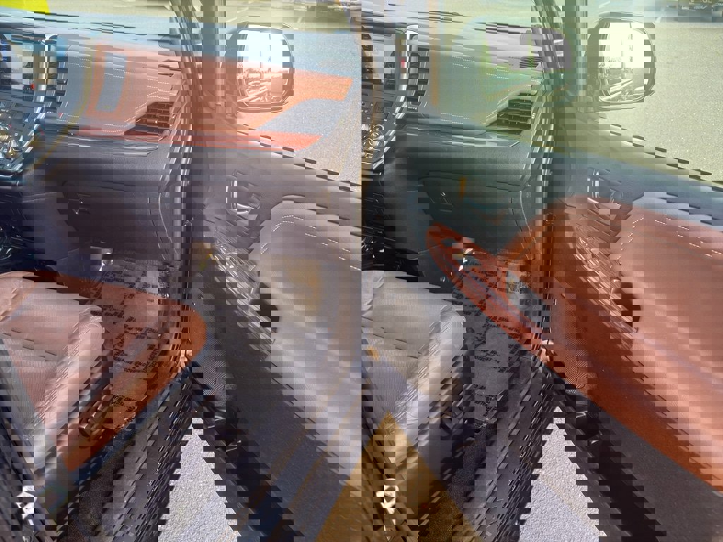 Used 2017 Toyota Sienna Limited Premium image 29